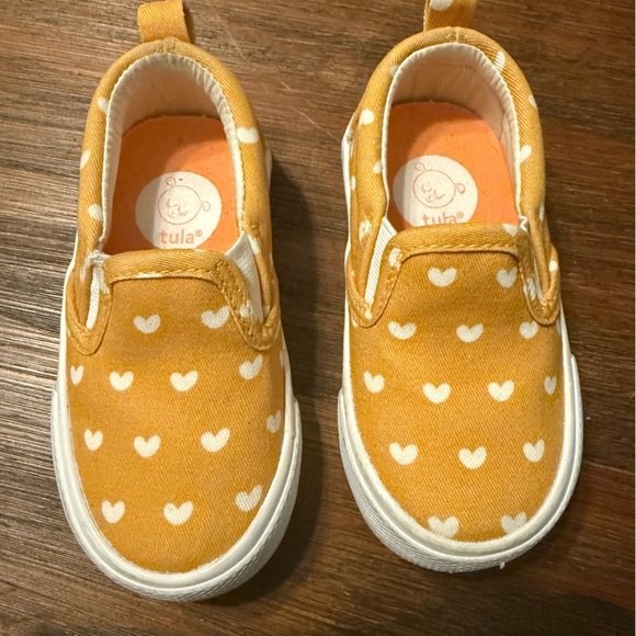 TULA Toddler Girl Slip On Canvas Shoes, Yellow with White Hearts, size 5 - Picture 3 of 7